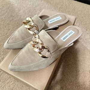 Steve Madden Tan Mules with Gold Chain